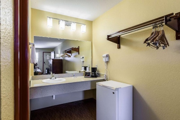 Rodeway Inn - Galveston image 9